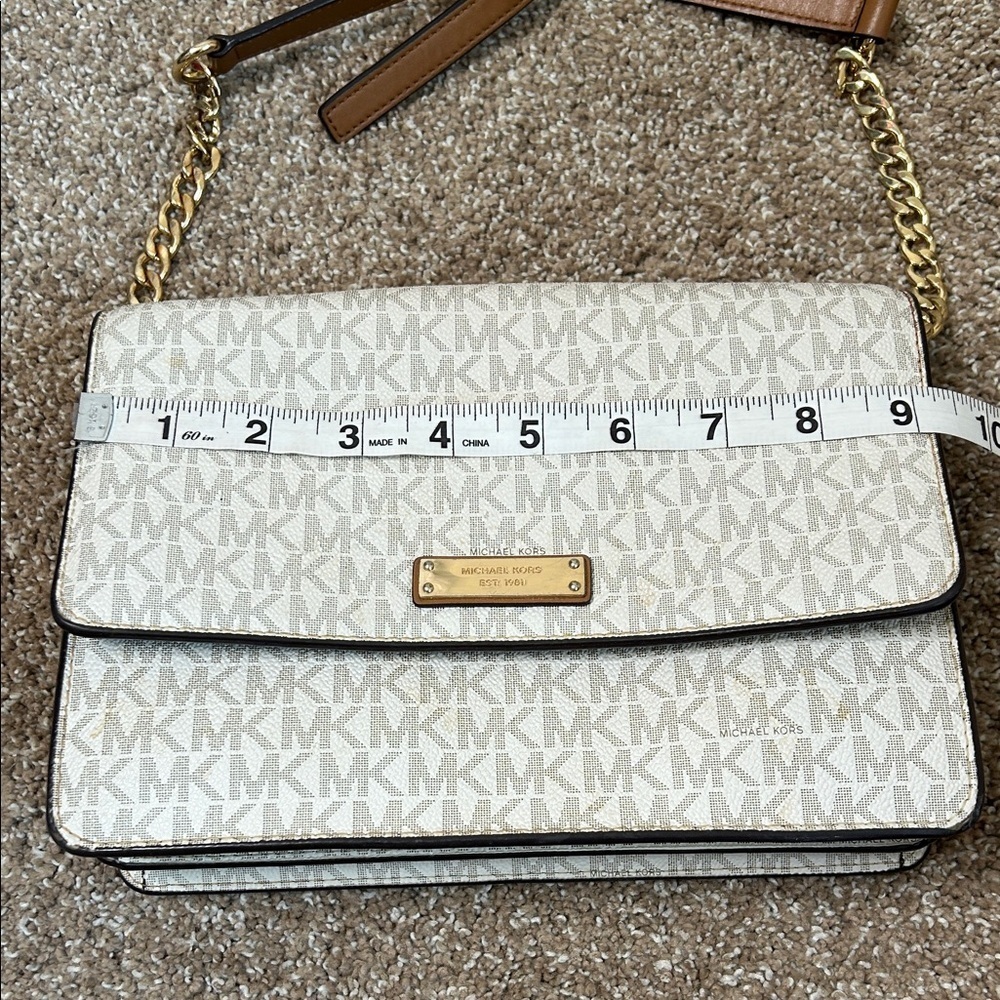 Michael Kors Cream and Tan Crossbody Bag with Gold Chain signature monogram - Picture 4 of 13